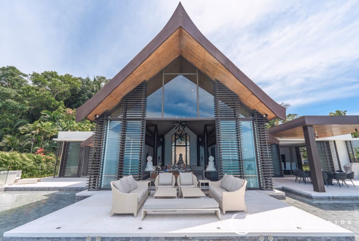6-BEDROOM BEACHFRONT VILLA, CAPE YAMU — photo 15