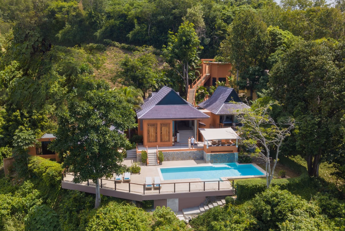 **Possible responses:**

*   A luxurious bedroom with a panoramic ocean view.
*   A spacious living area opening onto a private terrace.
*   The villa's exterior, showcasing its oceanfront position.
*   An infinity pool overlooking the sea.
*   A modern kitchen with high-end appliances.