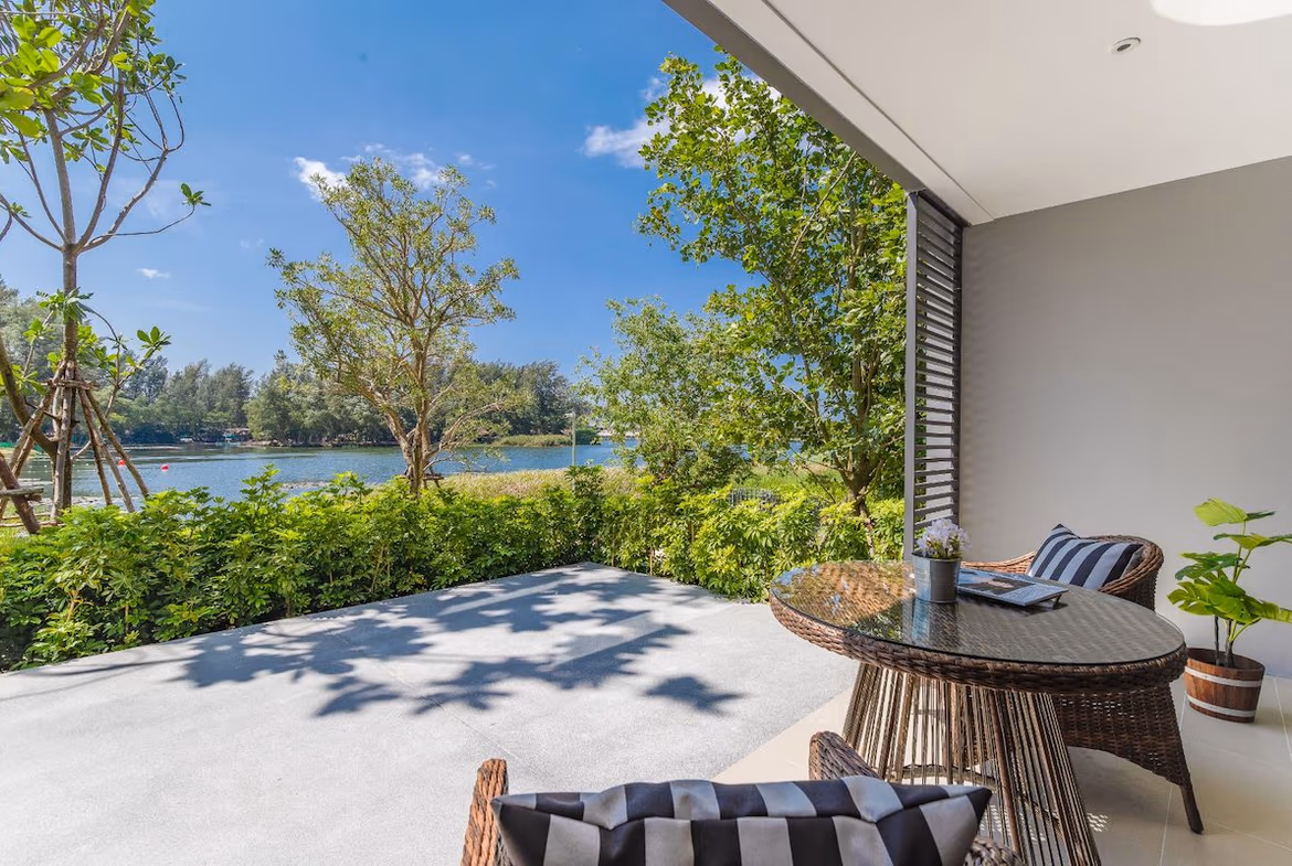 3-BEDROOM CONDO WITH LAGOON VIEW — photo 5