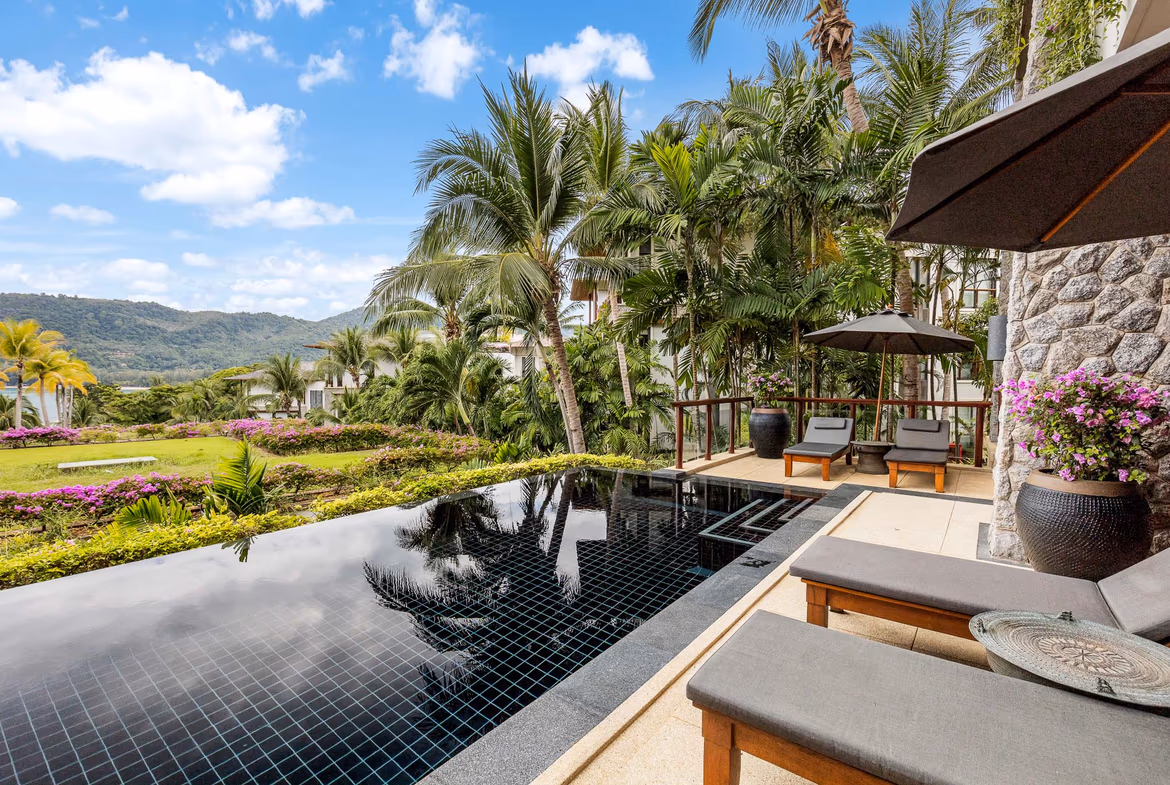 A spacious room with a view of the ocean.