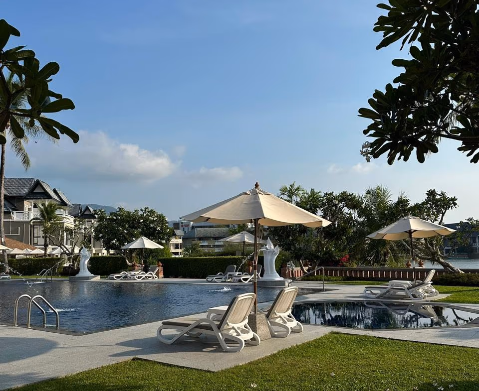 Two-bedroom apartment in Laguna with a lake view, located within a gated community.